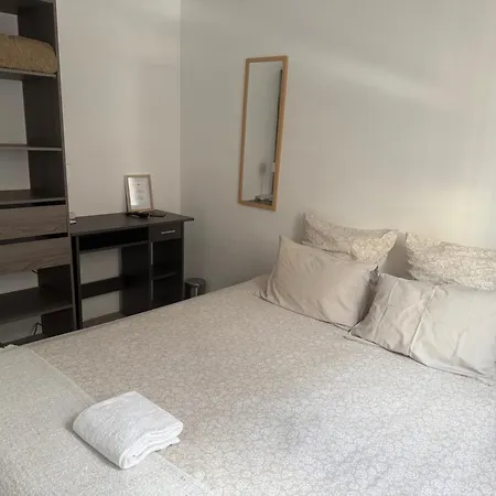 Location In Private Security With Free Parking, 1 Minute From Tramway, 9 Minutes From De Center, Accessible Transports * Nizza