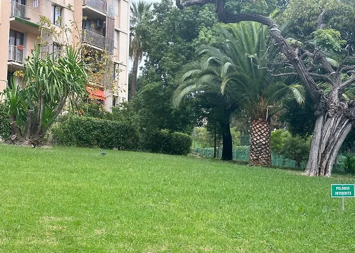 Location In Private Security With Free Parking, 1 Minute From Tramway, 9 Minutes From De Center, Accessible Transports Privatunterkunft Nizza
