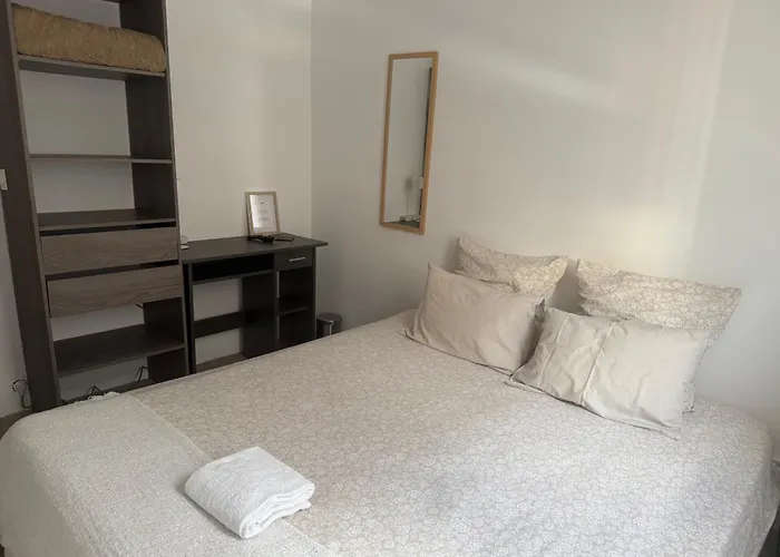 Location In Private Security With Free Parking, 1 Minute From Tramway, 9 Minutes From De Center, Accessible Transports * Nizza